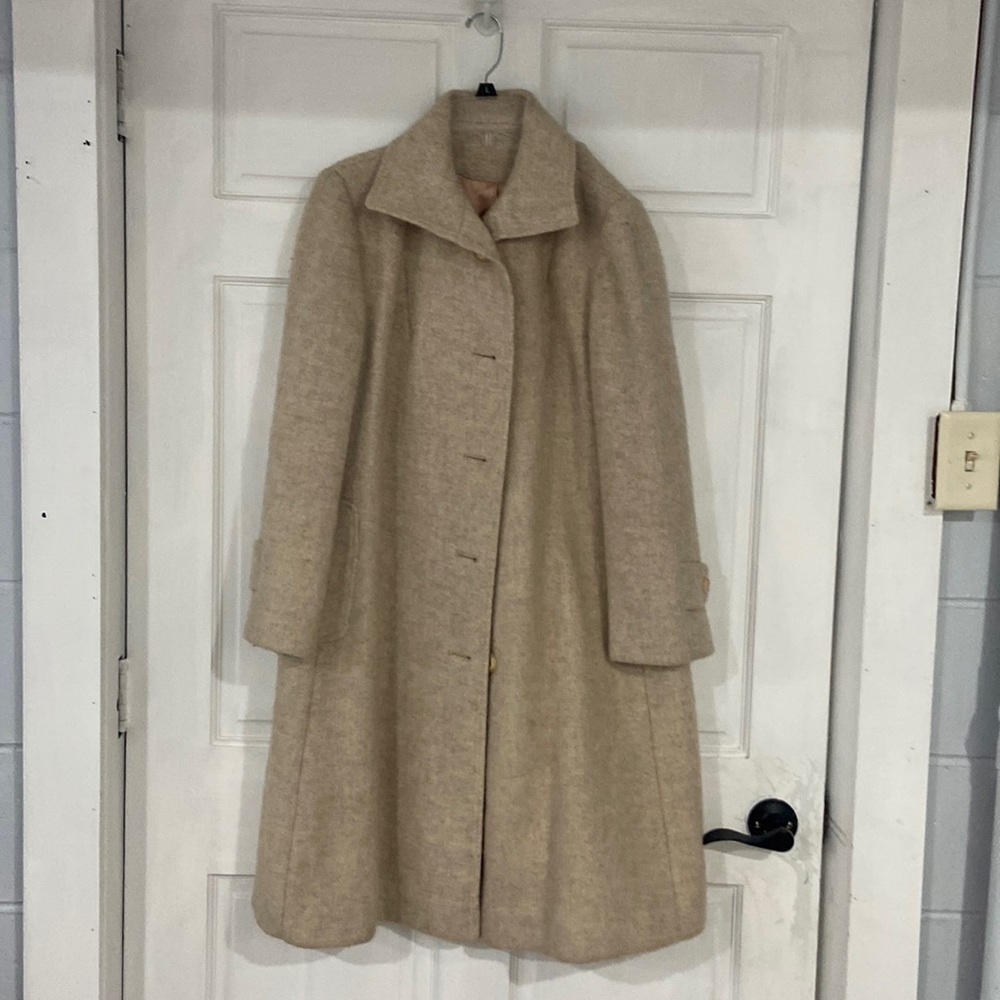 Beautiful, heavy, long and warm coat.